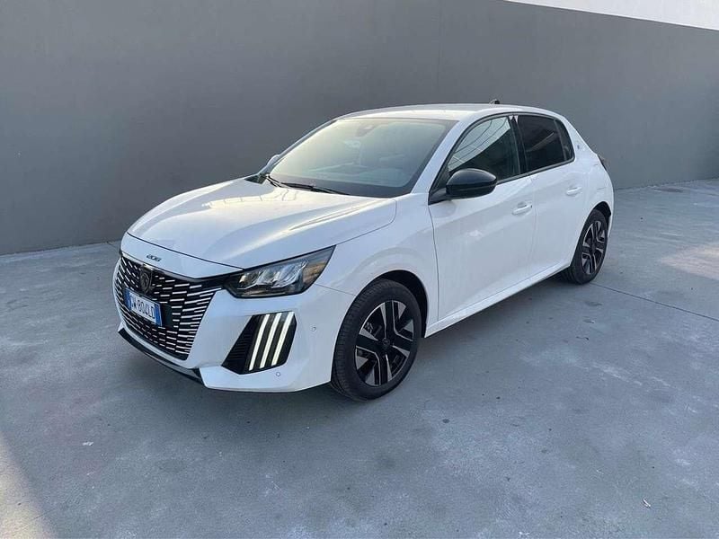Usata Peugeot e-208 Allure 100 kW (136 CV) 2024 Bianco Utilitaria