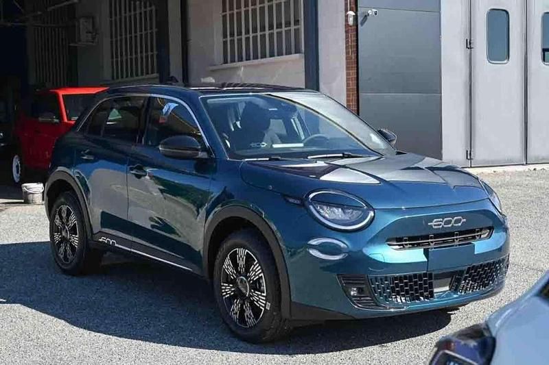 Nuova Fiat 600 Pop 101 CV (74 kW) 2026 Blu SUV