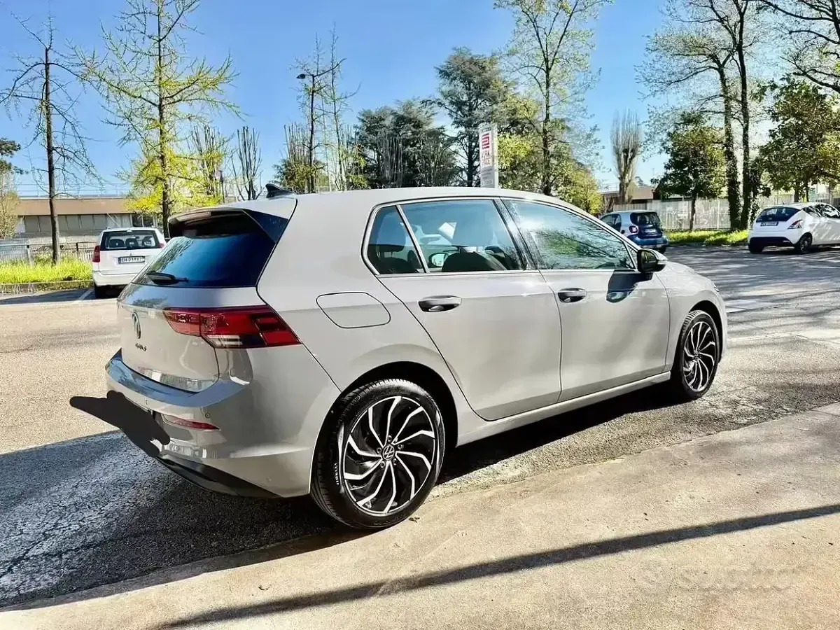 Usata VW Golf VIII 116 CV (85 kW) 2021 Grigio Berlina