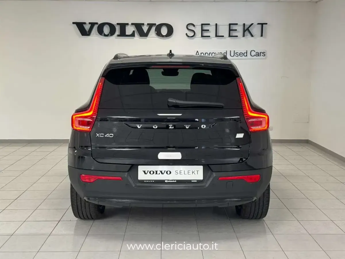 Usata Volvo EX40 Core 185 kW (252 CV) 2024 Nero SUV
