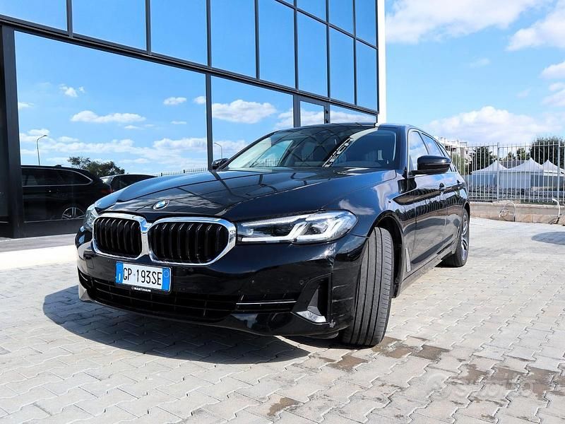 Nero Usata 2022 BMW 520 Comfort Edition Station wagon | 32.400 € (Buon prezzo) - Immagine 1/4