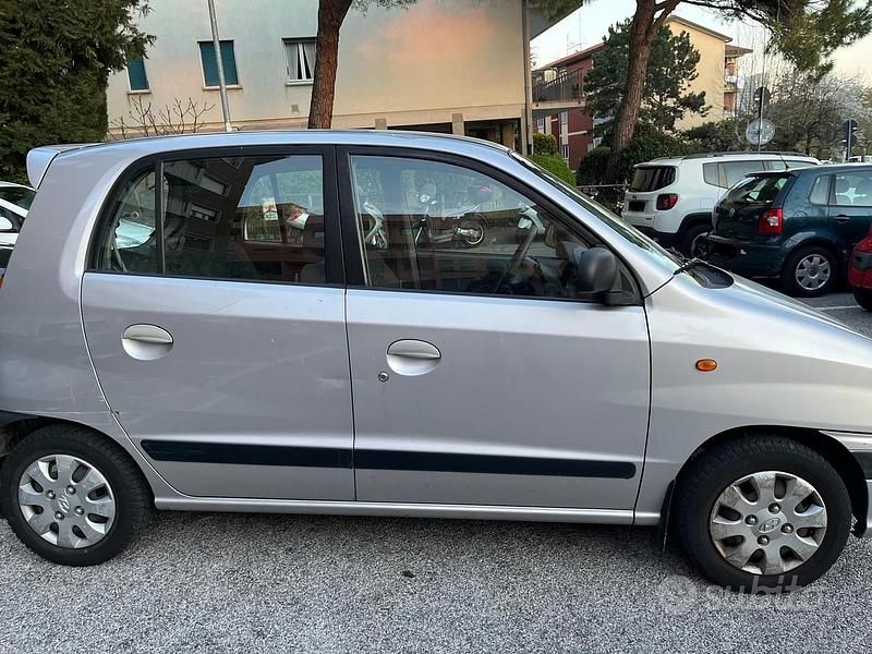 Usata Hyundai Atos GLS 54 CV (39 kW) 2000 Grigio Utilitaria