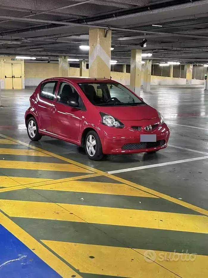 Usata Toyota Aygo 68 CV (50 kW) 2008 Rosso Utilitaria