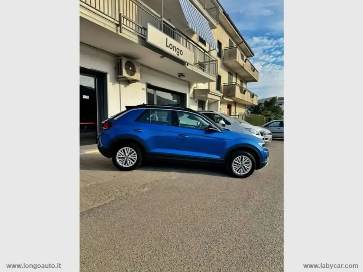 Usata VW T-Roc Life 116 CV (85 kW) 2023 Ravenna blue metallizzato SUV