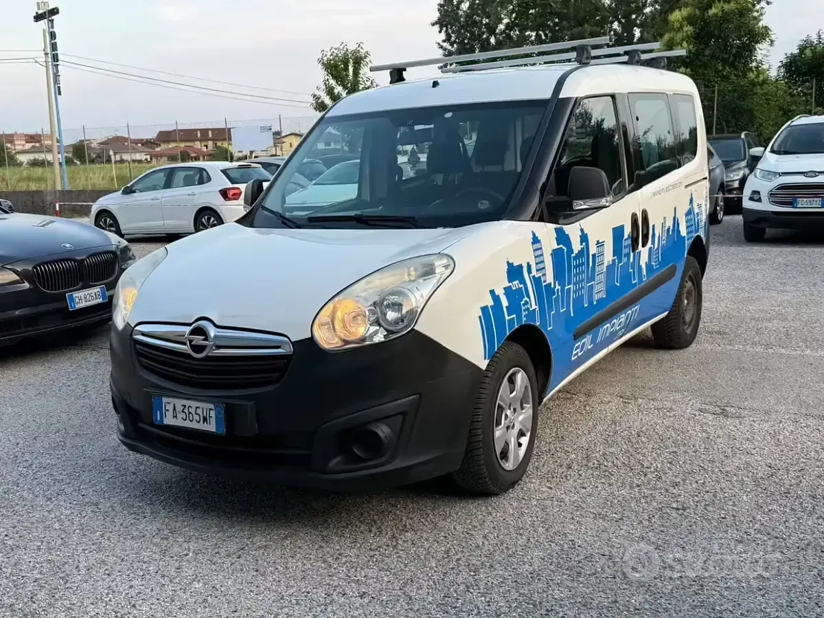 Begagnad Opel Combo 95 HK (69 kW) 2015 Vit Minibuss