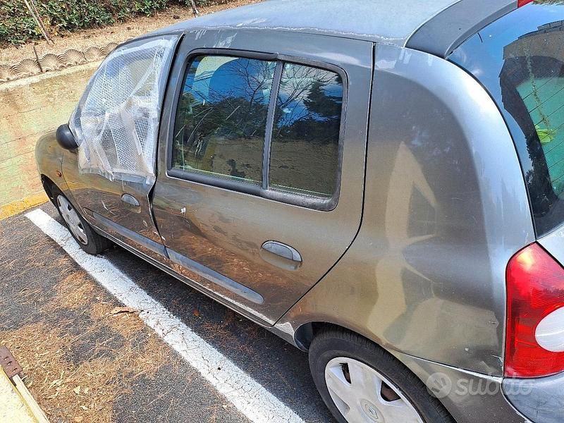 Usata Renault Clio II 2003 Grigio Utilitaria