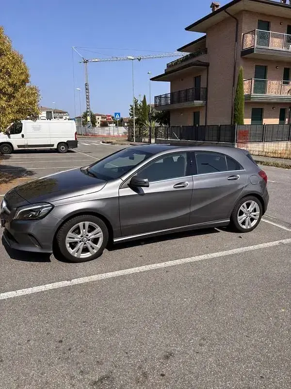 Usata Mercedes A180 109 CV (80 kW) 2017 Utilitaria