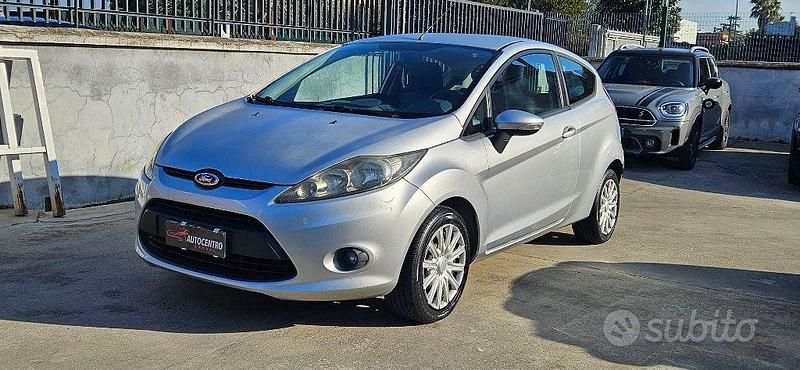 Usata Ford Fiesta 68 CV (50 kW) 2010 Grigio Utilitaria