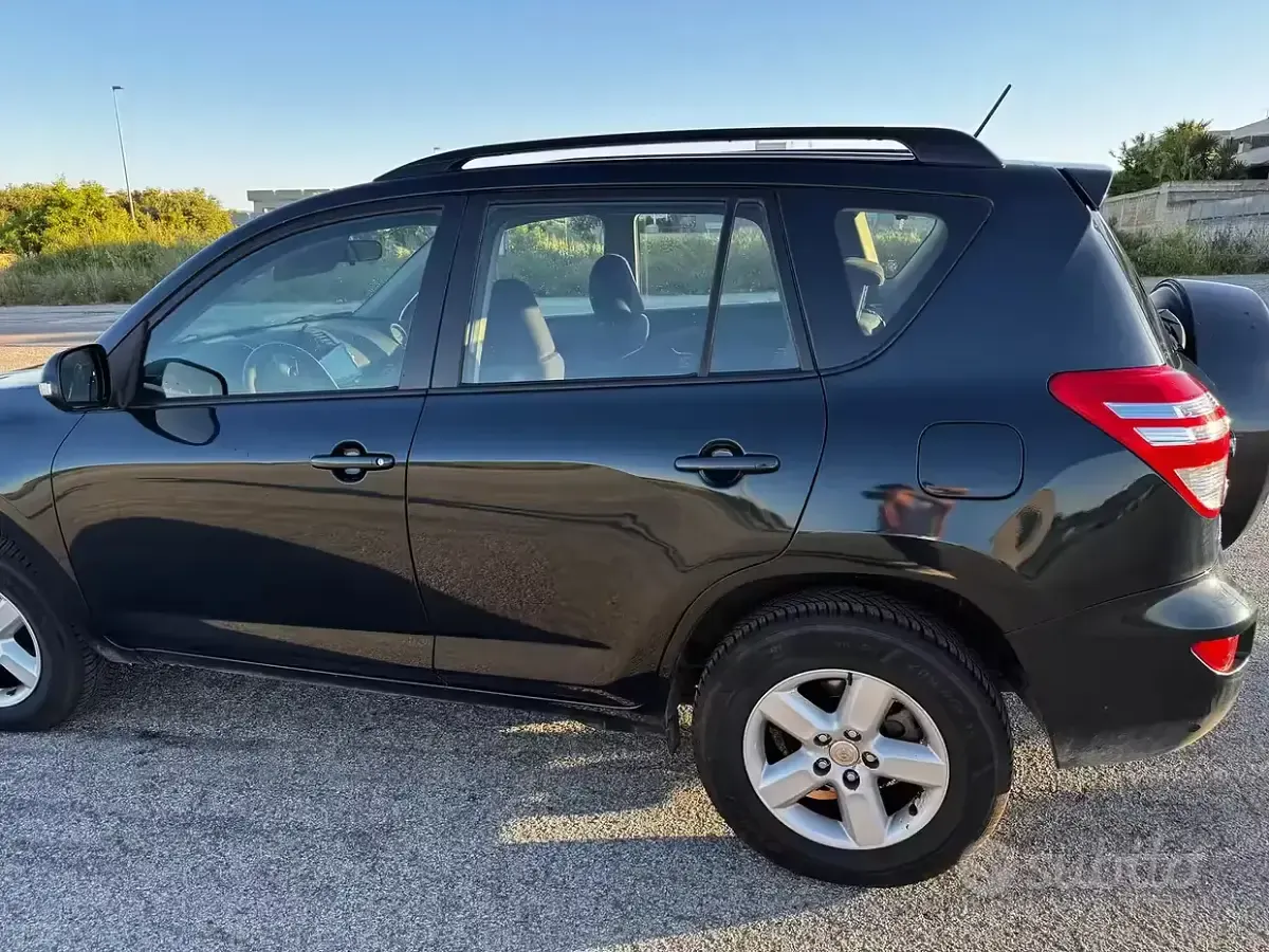 Usata Toyota RAV4 2010 Nero SUV
