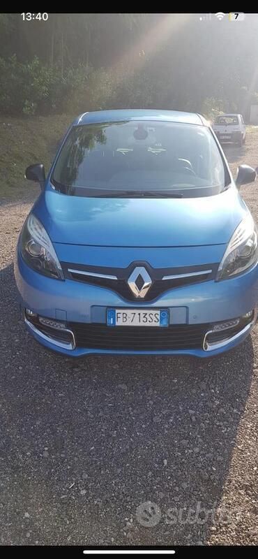 Blu Usata 2015 Renault Scénic III Monovolume | 5000 € (Buon prezzo) - Immagine 1/4
