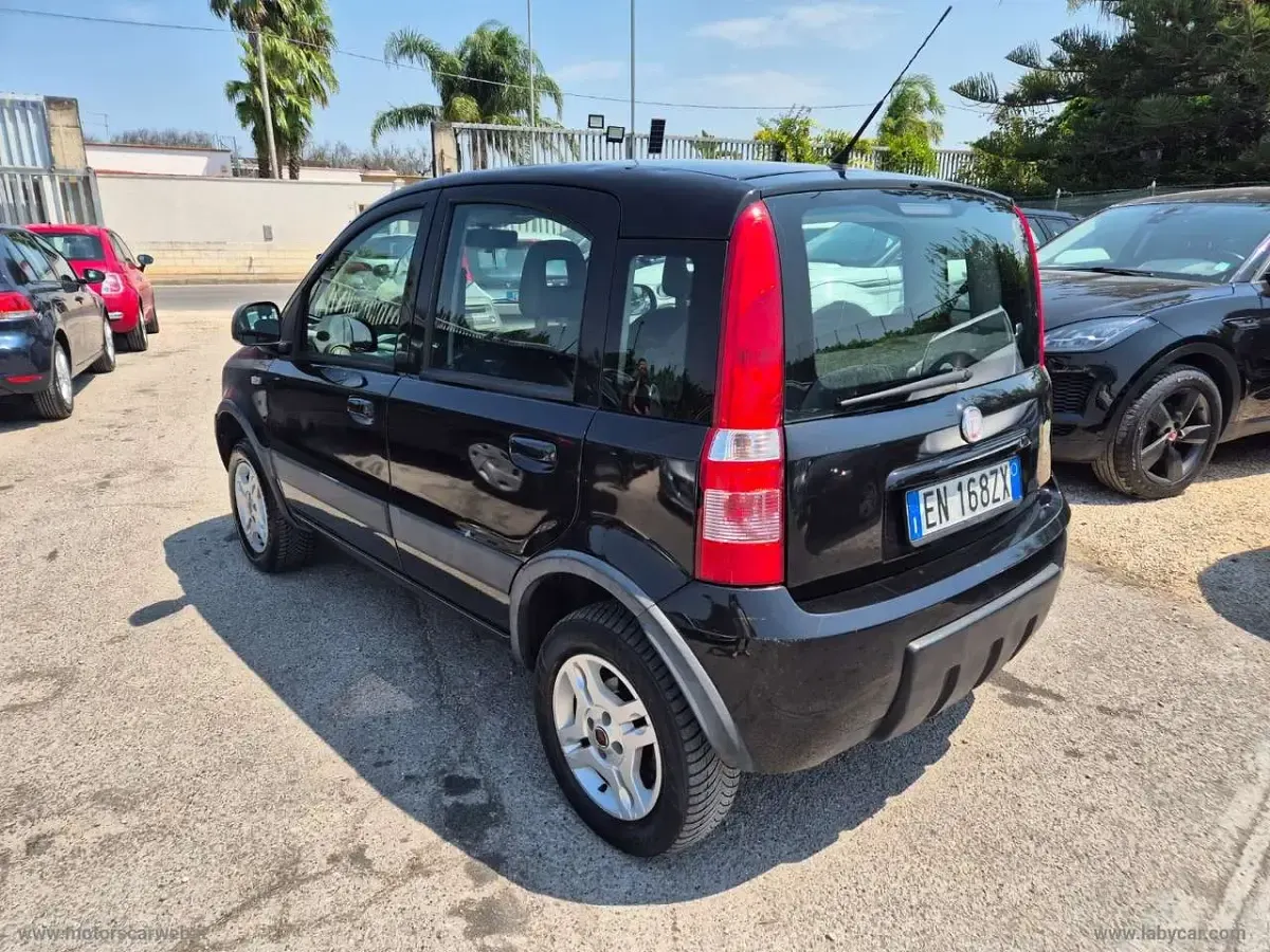 Usata Fiat Panda 4x4 S 75 CV (55 kW) 2012 Nero Utilitaria