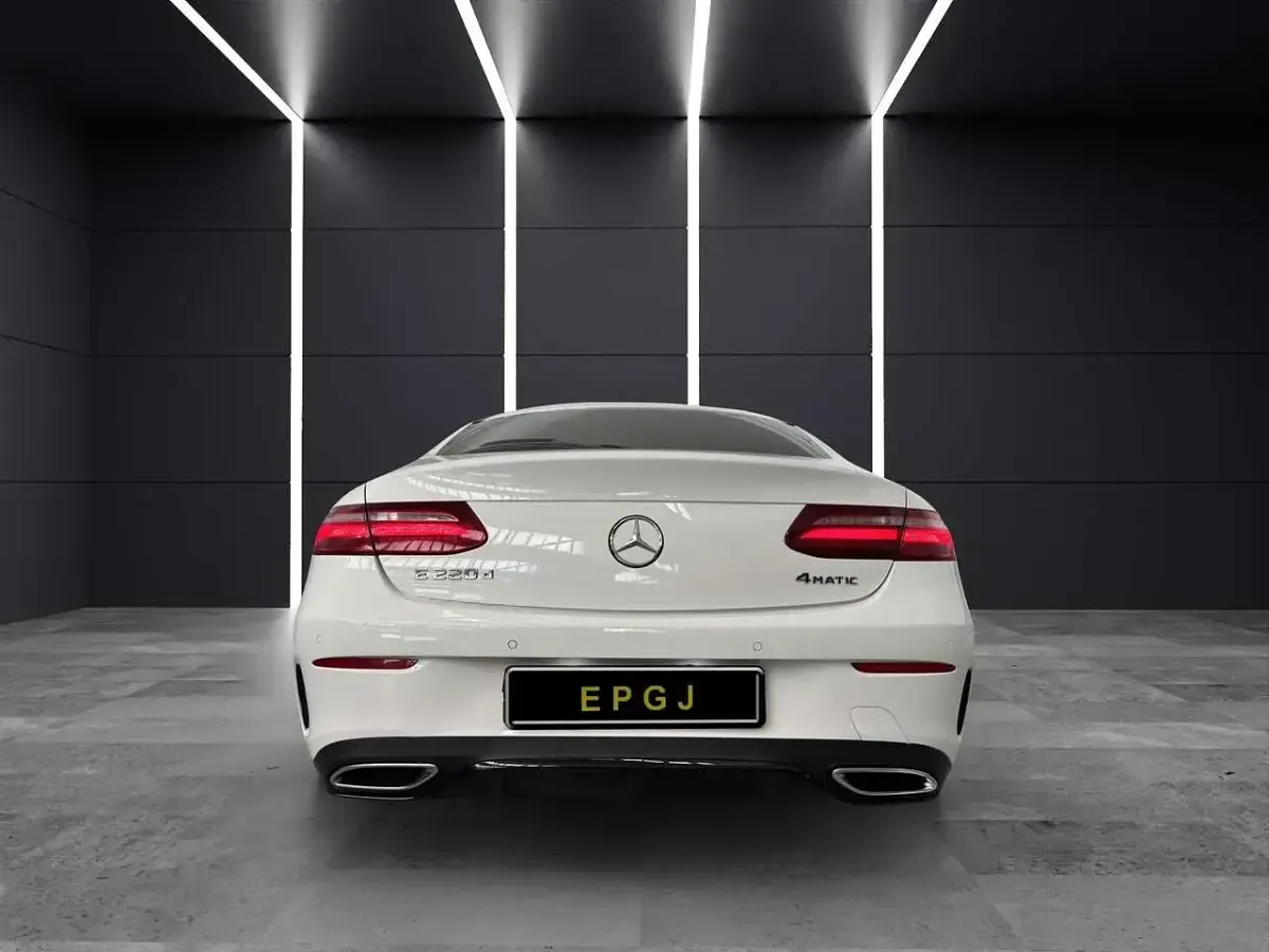 Usata Mercedes E220 Premium 194 CV (142 kW) 2017 Bianco Coupé