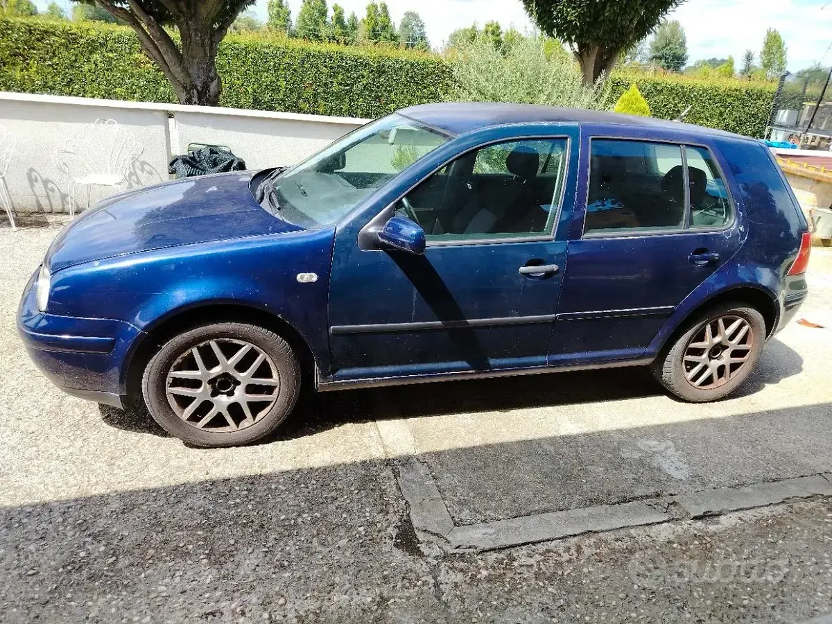 Usata VW Golf IV 105 CV (77 kW) 2003 Bluazzurro Berlina