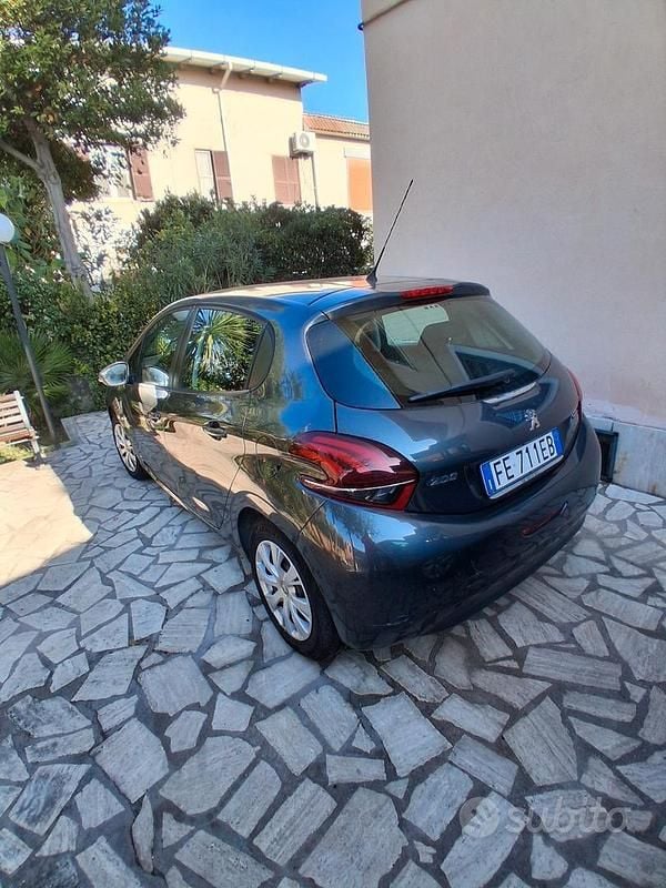 Usata Peugeot 208 75 CV (55 kW) 2016 Grigio Utilitaria