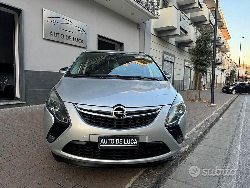Grigio Usata 2013 Opel Zafira Cosmo Monovolume | 6499 € (Buon prezzo) - Immagine 1/4