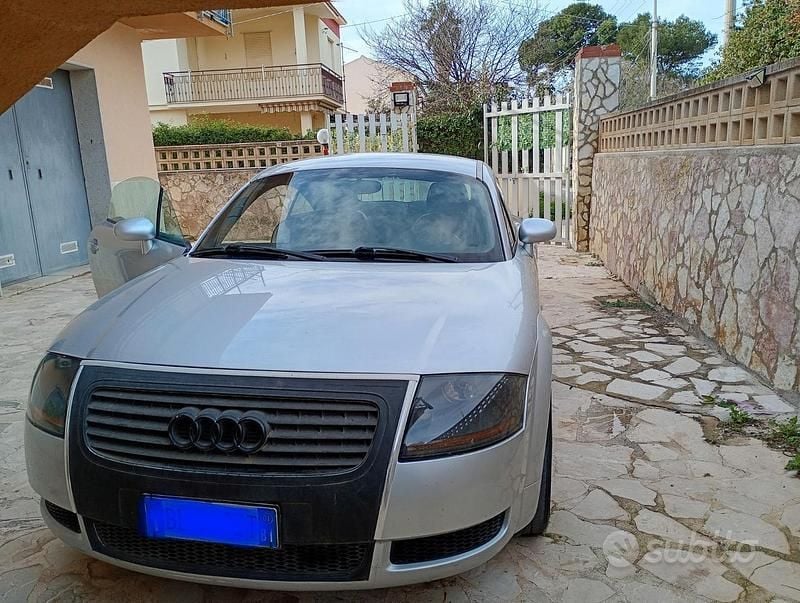 Begagnad Audi TT 179 HK (131 kW) 2001 Grå Sportkupé