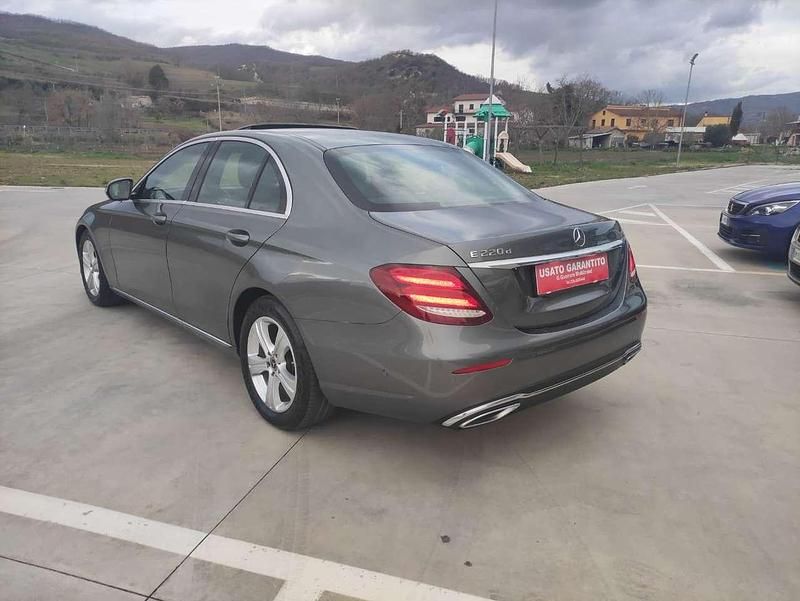 Usata Mercedes E220 194 CV (142 kW) 2018 Grigio Berlina