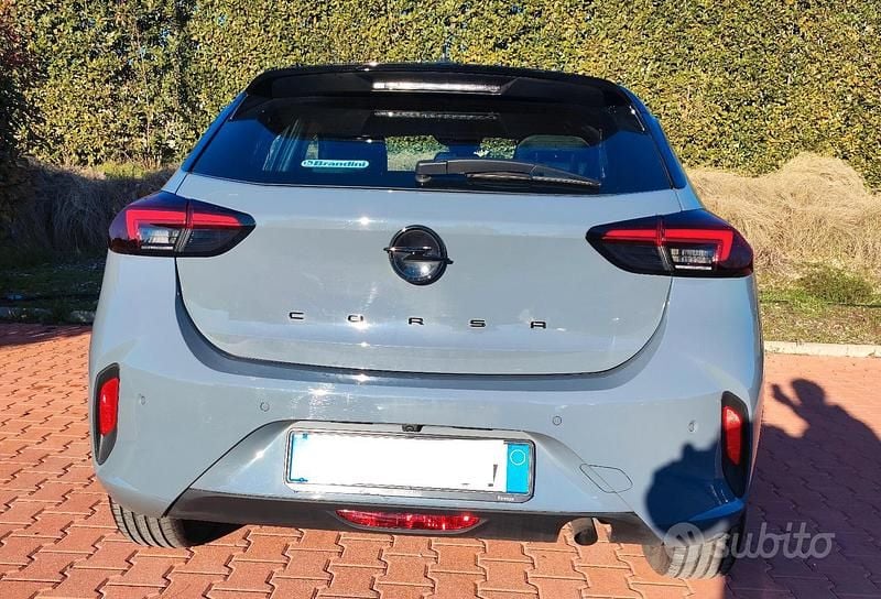 Usata Opel Corsa GS Line 101 CV (74 kW) 2024 Grigio Berlina