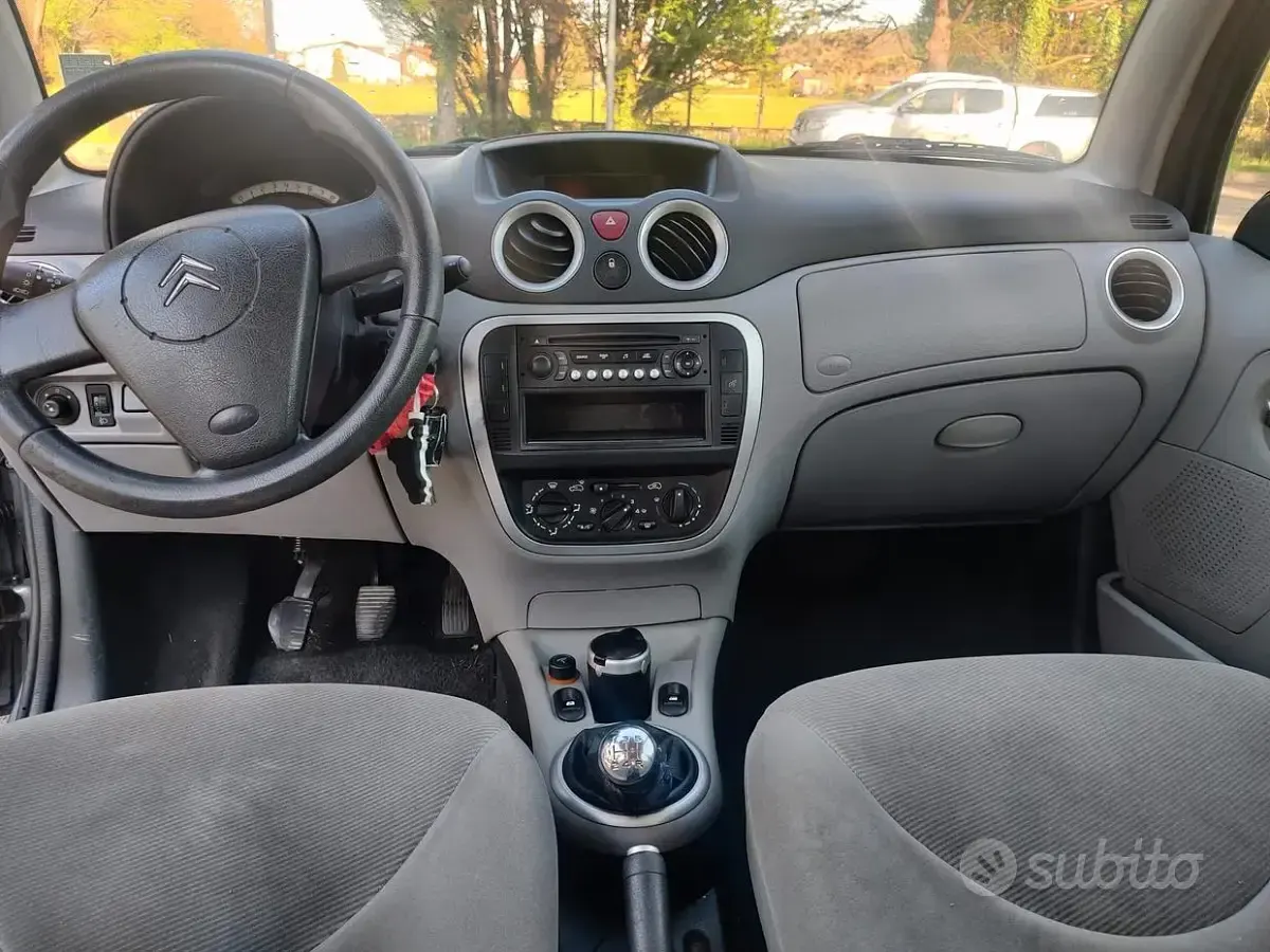 Begagnad Citroën C3 60 HK (44 kW) 2006 Grå Sedan