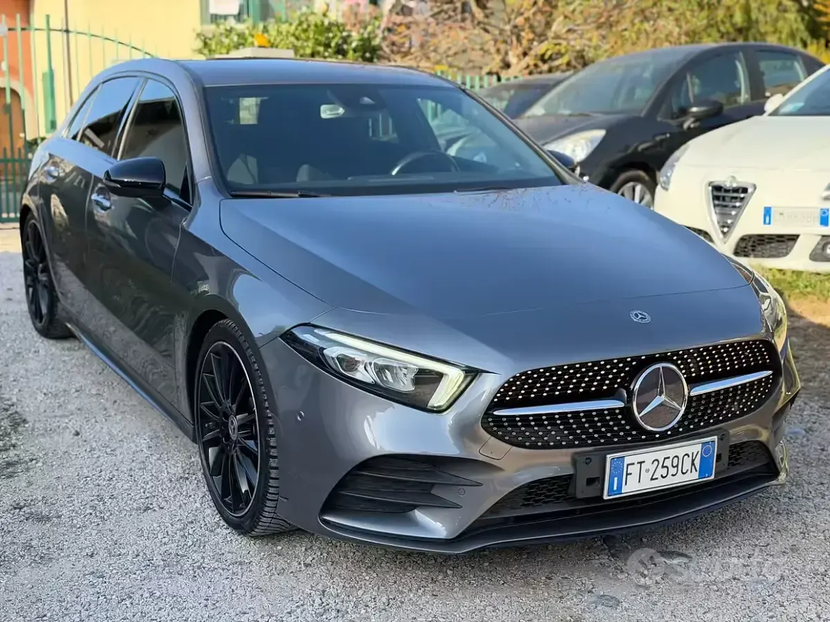 Usata Mercedes A180 Premium 116 CV (85 kW) 2018 Grigio Berlina