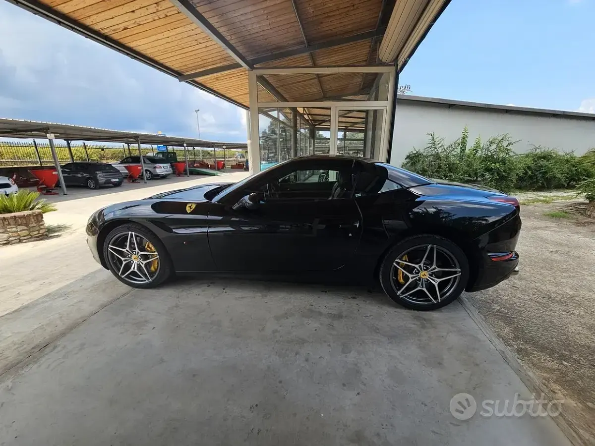 Usata Ferrari California 560 CV (411 kW) 2016 Nero Cabrio