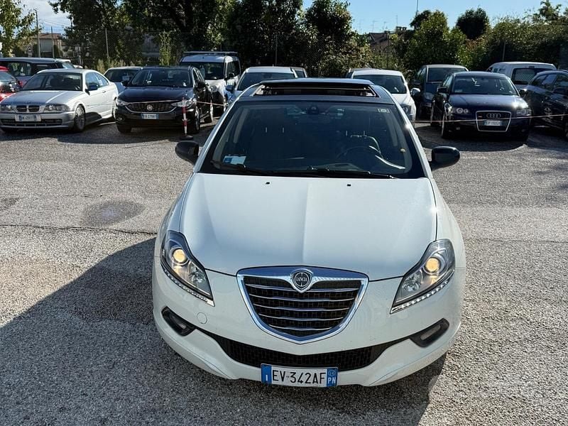 Bianco Usata 2014 Lancia Delta Silver Utilitaria | 4100 € (Buon prezzo) - Immagine 1/4