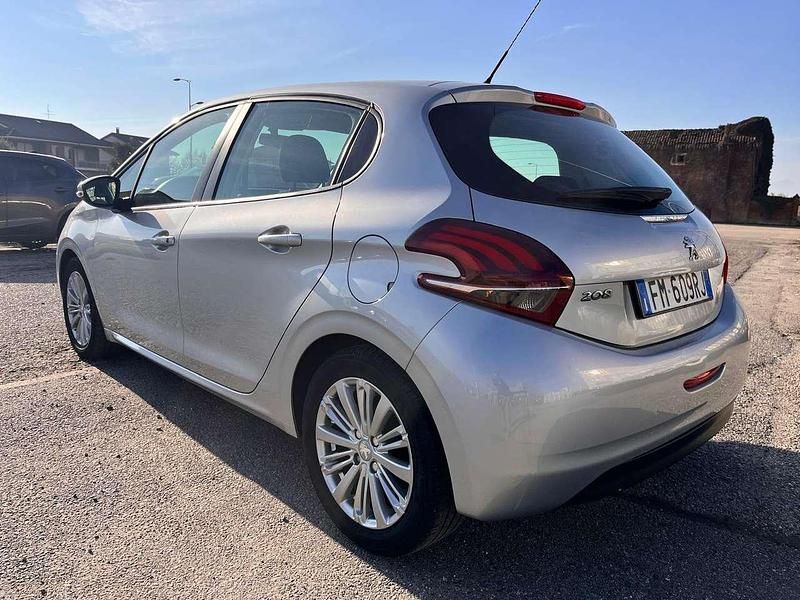 Usata Peugeot 208 Active 82 CV (60 kW) 2018 Argento Utilitaria