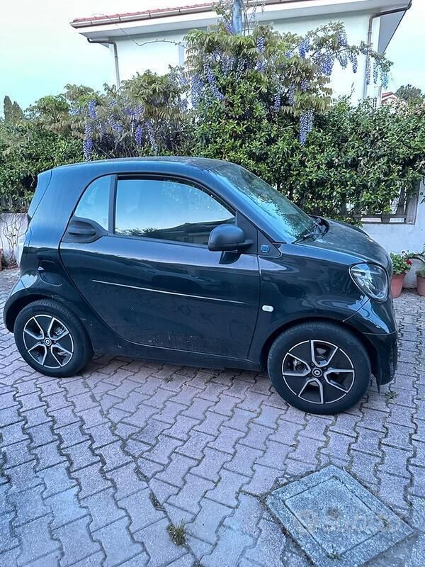 Nero Usata 2021 Smart ForTwo Electric Drive Coupé | 13.000 € (Buon prezzo) - Immagine 1/4