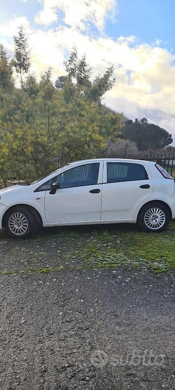 Usata Fiat Punto 75 CV (55 kW) 2009 Bianco Utilitaria