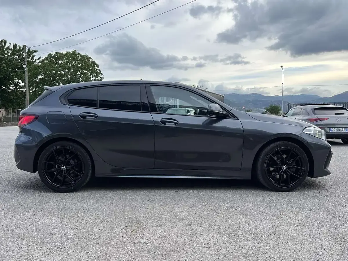 Usata BMW 118 M Sport 150 CV (110 kW) 2021 B mineral grau met Utilitaria