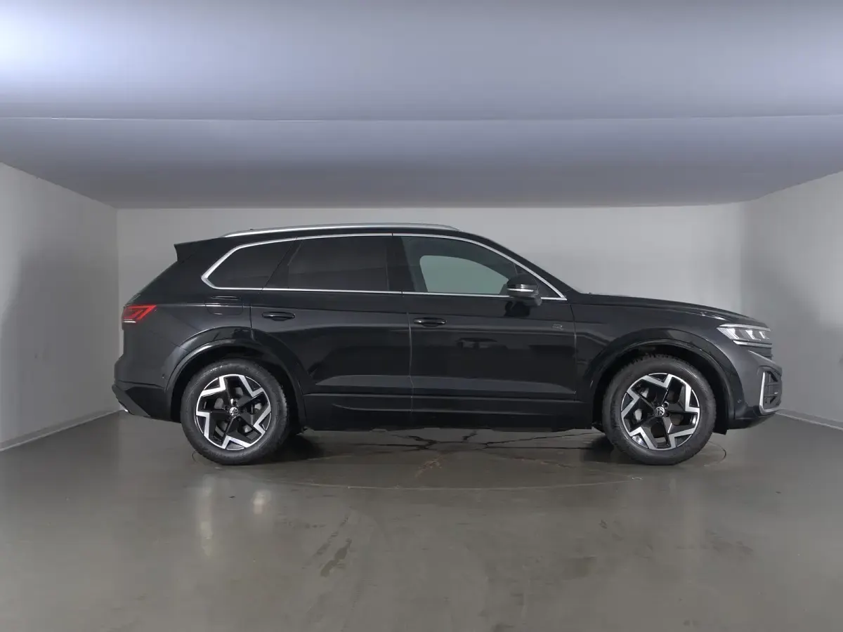 Usata VW Touareg R-line 231 CV (169 kW) 2025 Nero SUV