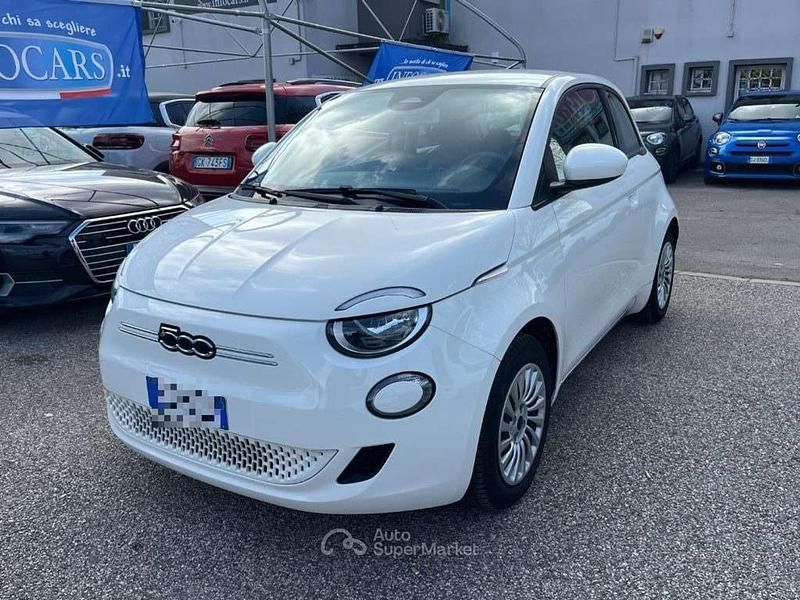 Usata Fiat 500e Action 42 kW (58 CV) 2021 Bianco pastello Berlina
