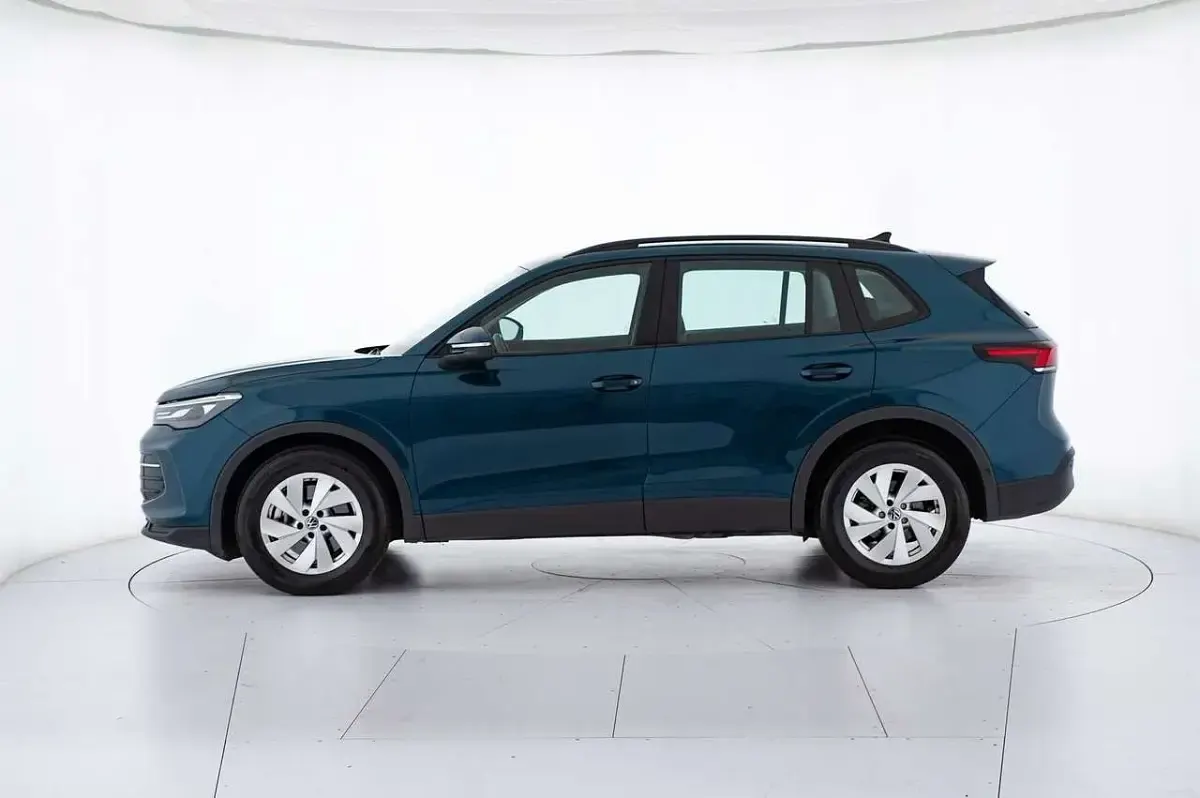 Usata VW Tiguan Life 150 CV (110 kW) 2024 Blu/azzurro SUV