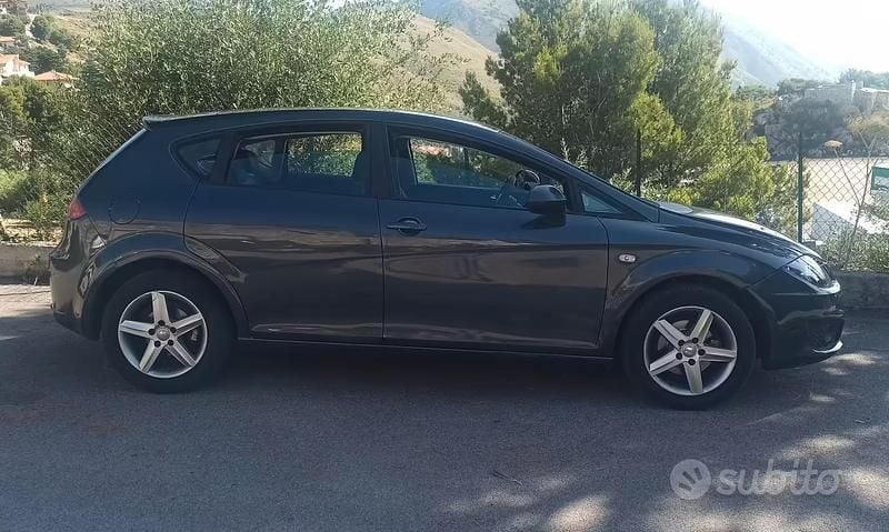 Usata Seat Leon 90 CV (66 kW) 2012 Berlina
