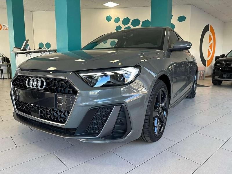Nuova Audi A1 S-Line 116 CV (85 kW) 2025 Grigio SUV