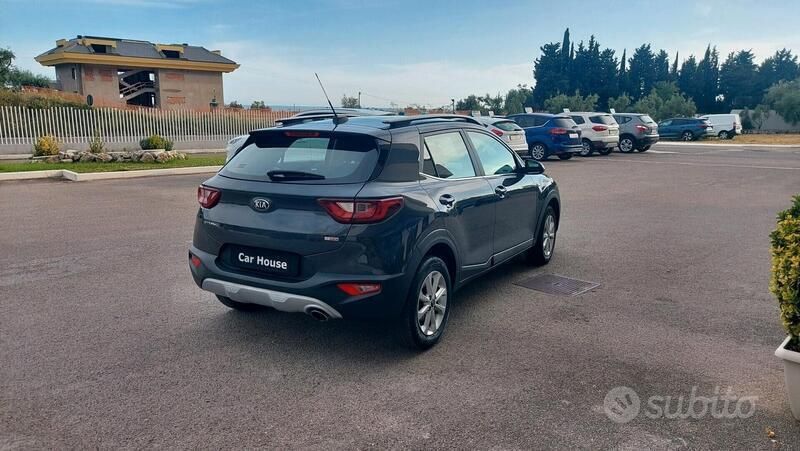 Usata Kia Stonic Style 120 CV (88 kW) 2017 Grigio SUV