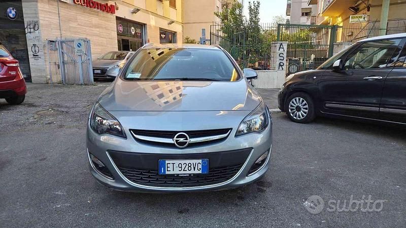 Usata Opel Astra Cosmo 140 CV (102 kW) 2014 Grigio Station wagon