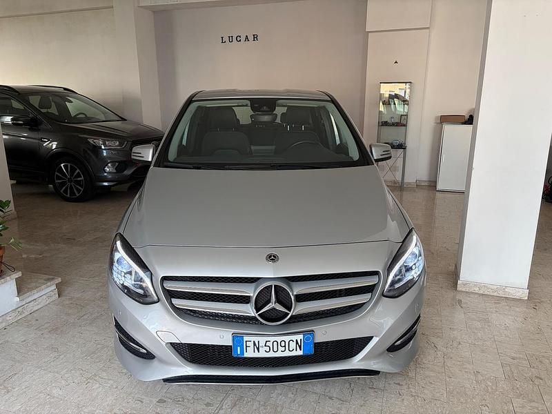Usata Mercedes B200 Premium 136 CV (100 kW) 2018 Argento Monovolume