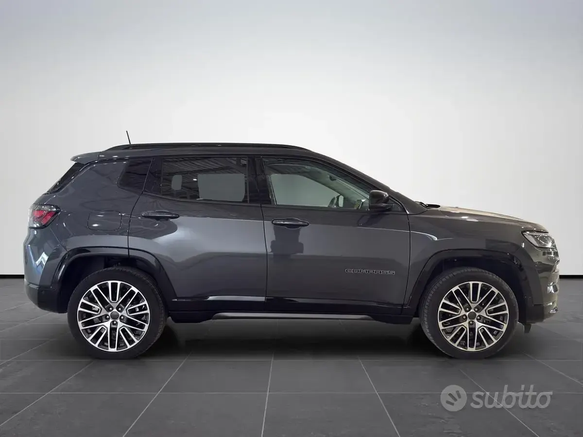 Usata Jeep Compass Summit 131 CV (96 kW) 2025 Graphite grey SUV