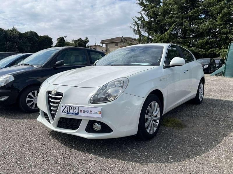 Usata Alfa Romeo Giulietta Progression 105 CV (77 kW) 2015 Bianco Utilitaria
