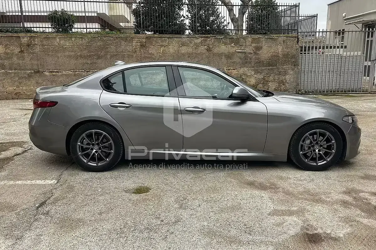 Begagnad Alfa Romeo Giulia Super 180 HK (132 kW) 2017 Grå Sedan