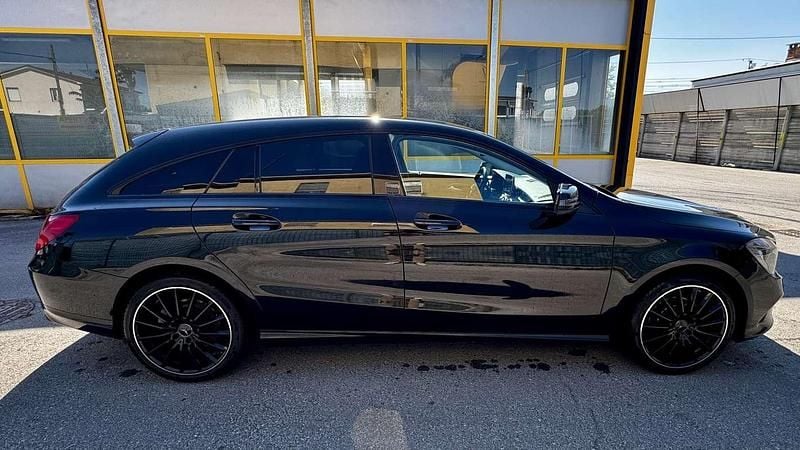 Usado Mercedes CLA200 Shooting Brake Executive 150 CV (110 kW) 2017 Familiar
