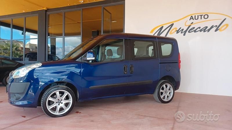 Usata Fiat Doblò 105 CV (77 kW) 2012 Blu Monovolume