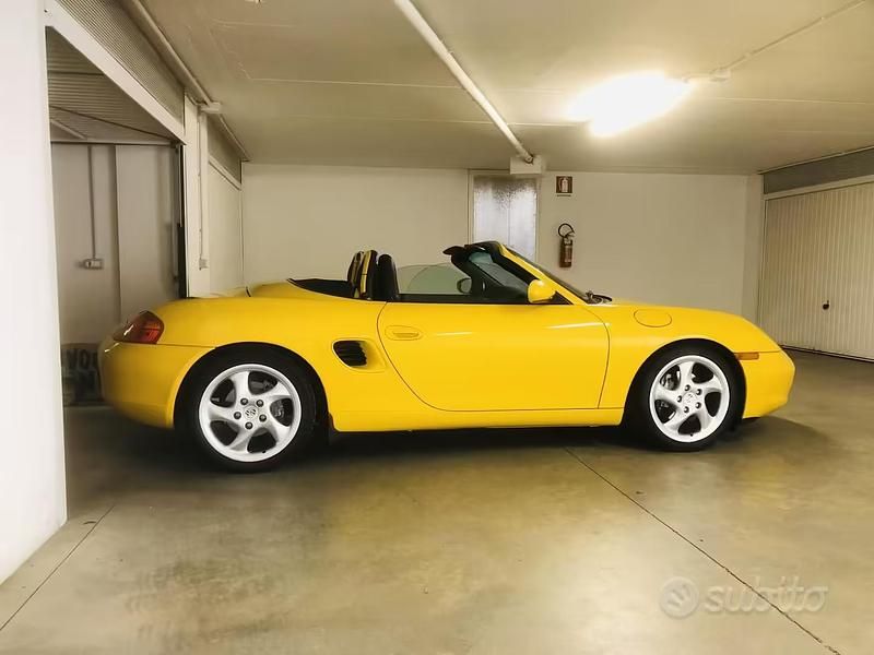Usata Porsche 986 Boxster 220 CV (161 kW) 2000 Giallo Cabrio