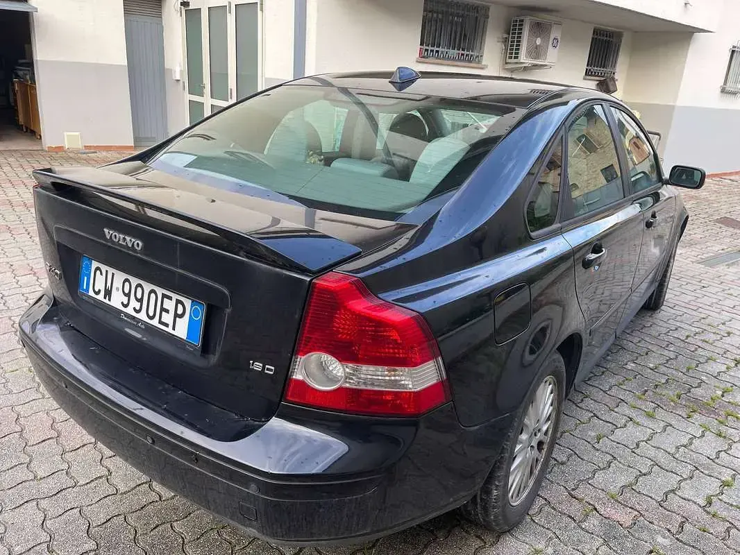 Usata Volvo S40 Momentum 110 CV (80 kW) 2005 Nero Berlina