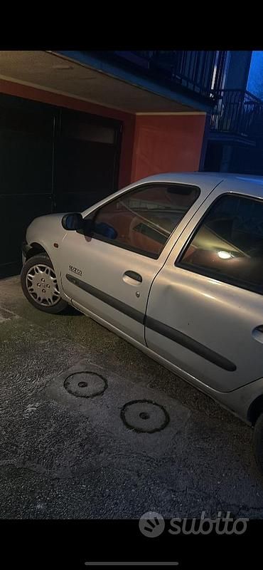Usata Renault Clio II 58 CV (42 kW) 2000 Berlina