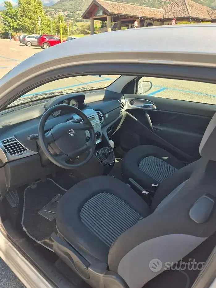 Usata Lancia Ypsilon 60 CV (44 kW) 2008 Grigio Utilitaria