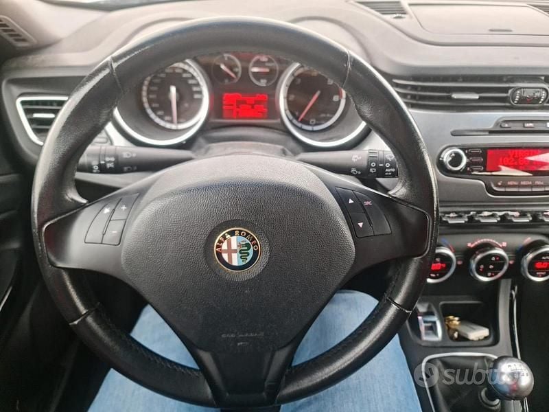 Usata Alfa Romeo Giulietta Distinctive 140 CV (102 kW) 2012 Grigio Utilitaria