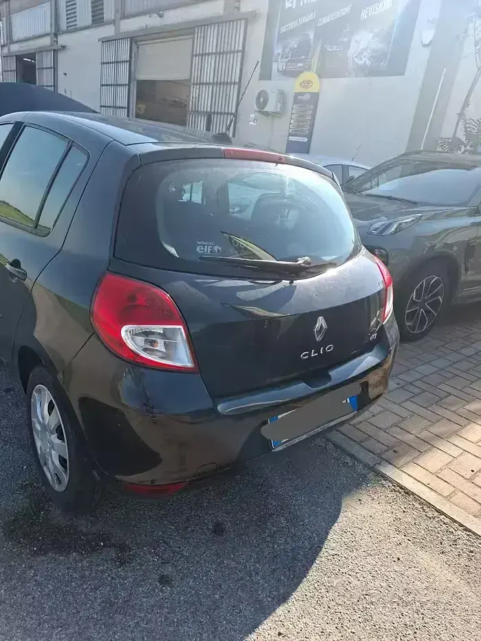 Usata Renault Clio III 75 CV (55 kW) 2011 Nero Berlina