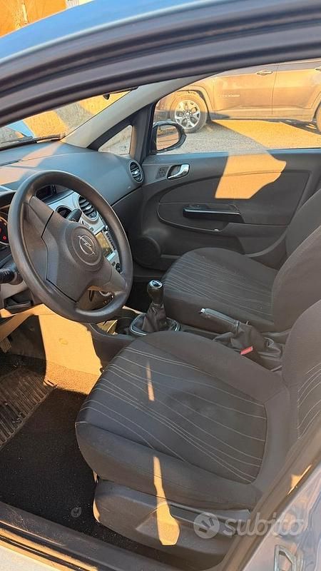 Usata Opel Corsa 90 CV (66 kW) 2006 Blu Berlina
